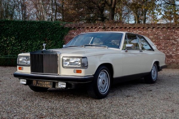 Rolls-Royce Camargue претърпява не толкова сериозна трансформация, но промените са забележими. Британците променят оптиката на донорския модел за фарове и стевлини от седана Rolls-Royce Silver Spirit и поставят алуминиеви джанти от Bentley Turbo R. В кабината централният тунел между предните седалки е удължен до задната седалка и е монтиран телевизор и хладилна кутия с място за чаши за вино.

Стандартният двигател е атмосферен V8 6.75 (212 к.с.) и тристепенна автоматична трансмисия Jim. Модифицираният от Янкел Rolls-Royce Camargue е произведен в един екземпляр, поръчан през 1980 г. от европейския офис на Rolls-Royce и привлича купувачи от дилър в Саудитска Арабия. И колата намира своя собственик едва през втората половина на 80-те години, когато е закупена от колекционер от Марбея.